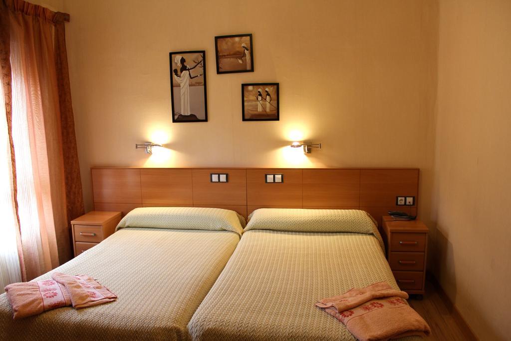 Hostal De La Torre Hostal Economico Valladolid Zimmer foto